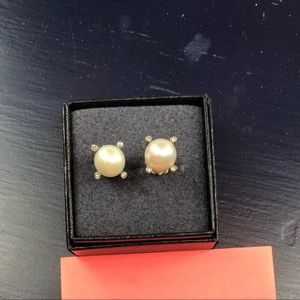 9.5mm David Yurman pearl earrings